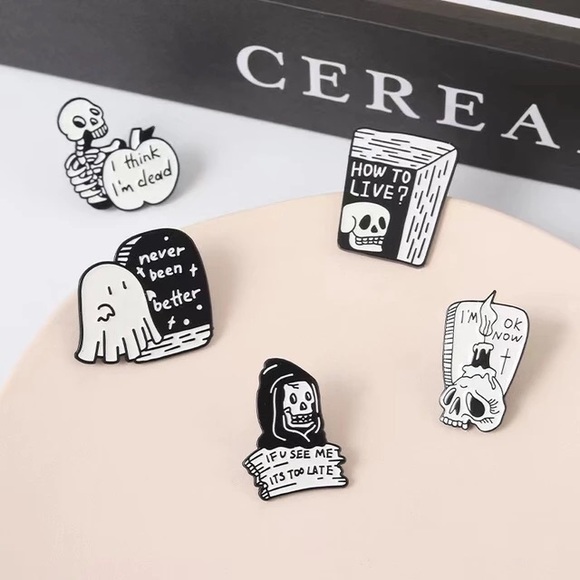 Cute Spooky Ghost with “never been better” Gravestone Metal Enamel Pin Brooch - Picture 7 of 11